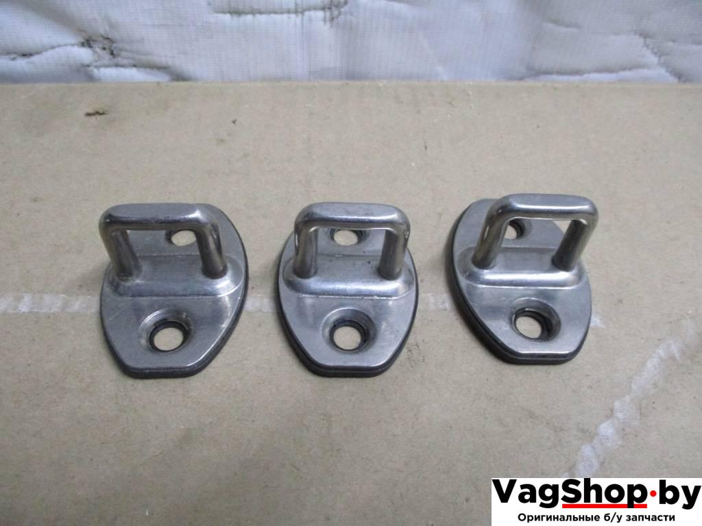 ответная часть (скоба) замка двери Audi A6 4G/C7 2013, 3.0 л., TDi, CLA, дизель, АКПП, серый, универсал, полный привод, 4H0837033 - фото №1