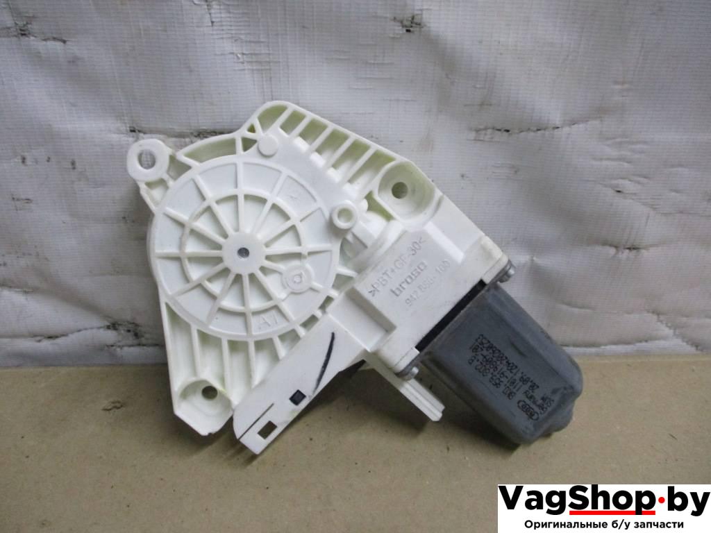 моторчик стеклоподъемника передний правый Audi A6 4G/C7 2013, 3.0 л., TDi, CLA, дизель, АКПП, серый, универсал, полный привод, 8K0959802B - фото №1