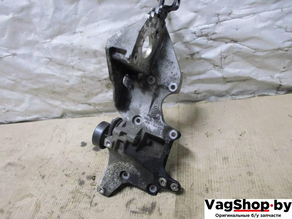 кронштейн двигателя Volkswagen Passat B6 2009, 2.0 л., TDi, CBA, дизель, АКПП, черный, универсал, передний привод, 03L903143D - фото №1