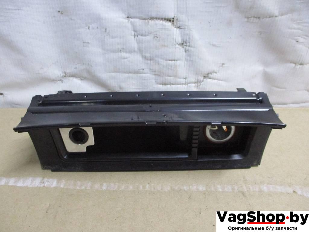 пепельница Volkswagen Passat B6 2009, 2.0 л., TDi, CBA, дизель, АКПП, черный, универсал, передний привод, 3C0863284G, 3C0857961G - фото №1