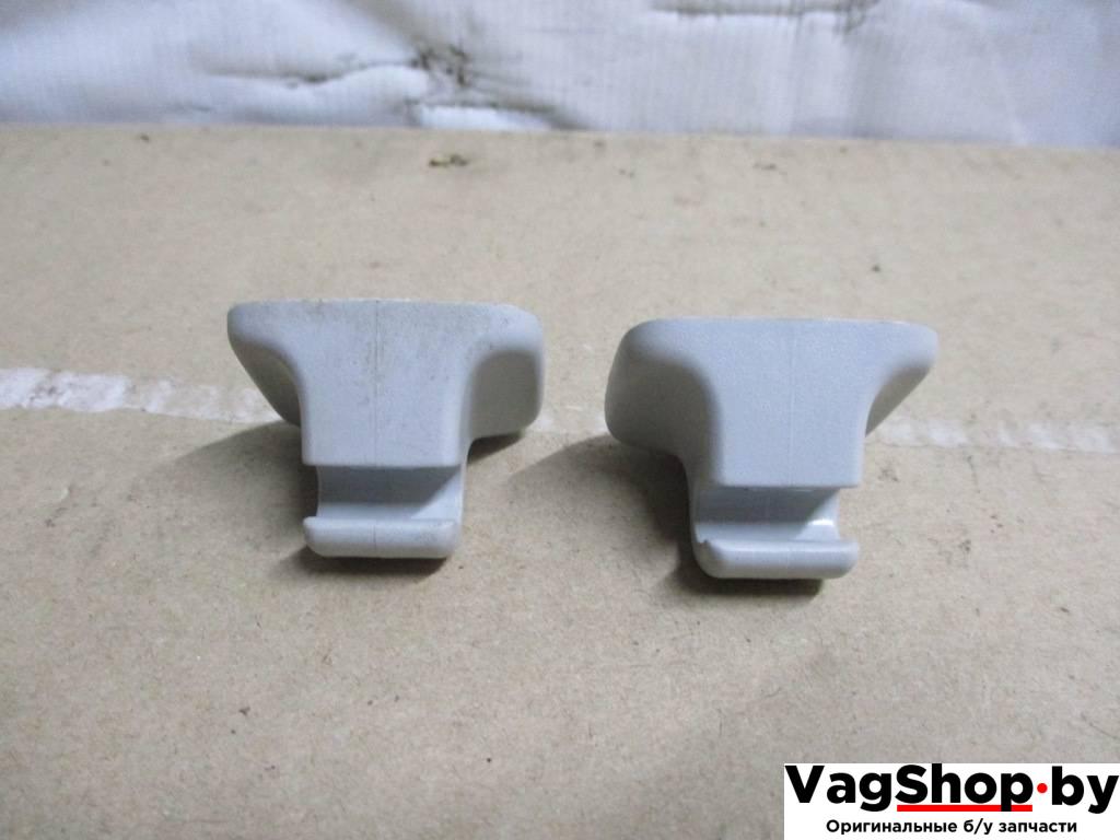 Крепление (крючок) солнцезащитного козырька Volkswagen Passat B6 2009, 2.0 л., TDi, CBA, дизель, АКПП, черный, универсал, передний привод, 1K0857561B - фото №1