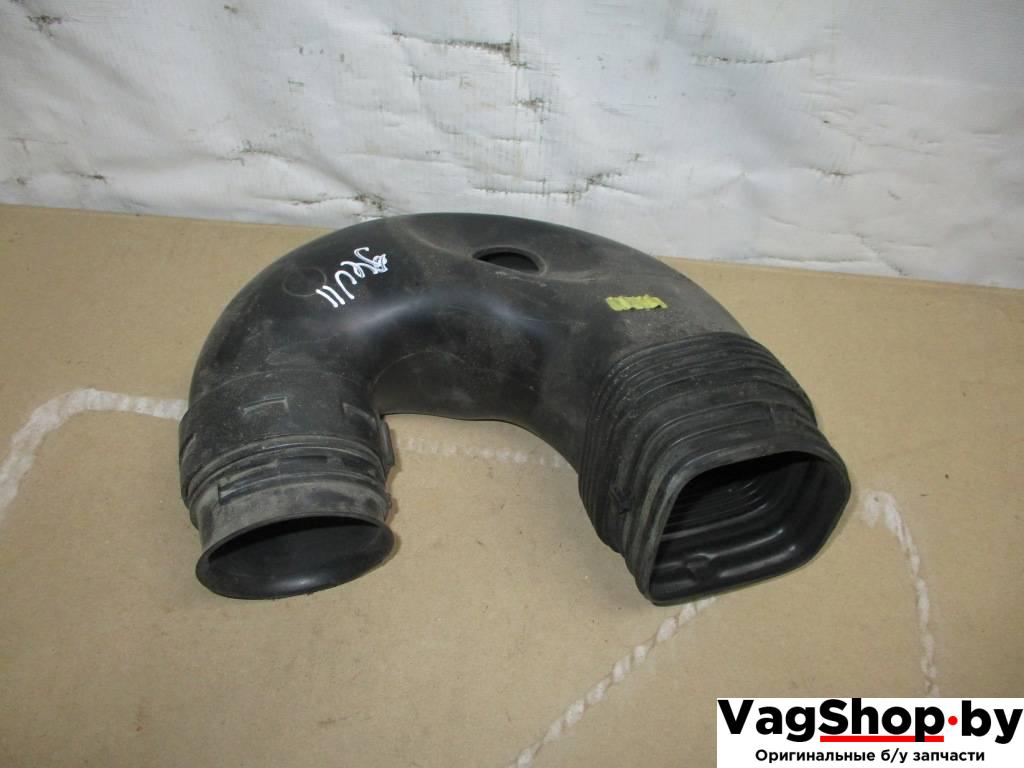 патрубок воздушного фильтра Volkswagen Passat B6 2009, 2.0 л., TDi, CBA, дизель, АКПП, черный, универсал, передний привод, 3C0129618D - фото №1