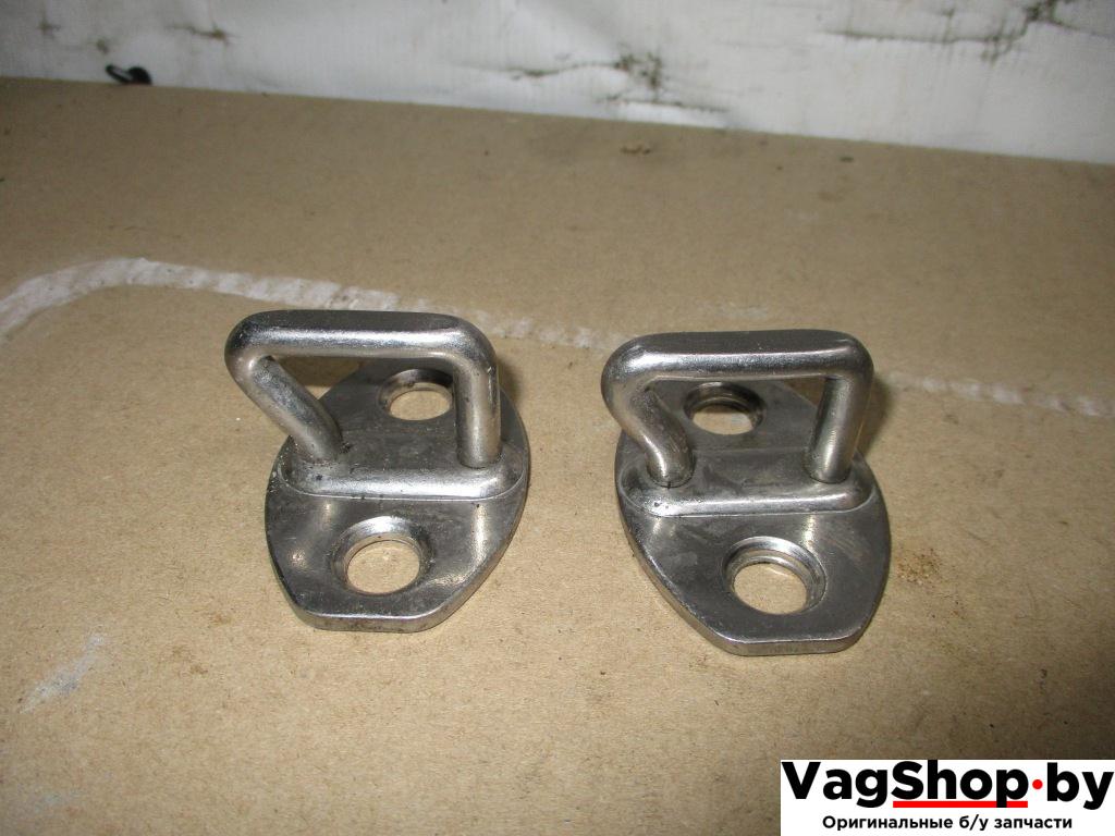 ответная часть (скоба) замка двери Volkswagen Passat B6 2009, 2.0 л., TDi, CBA, дизель, АКПП, черный, универсал, передний привод, 3C0837033B - фото №1