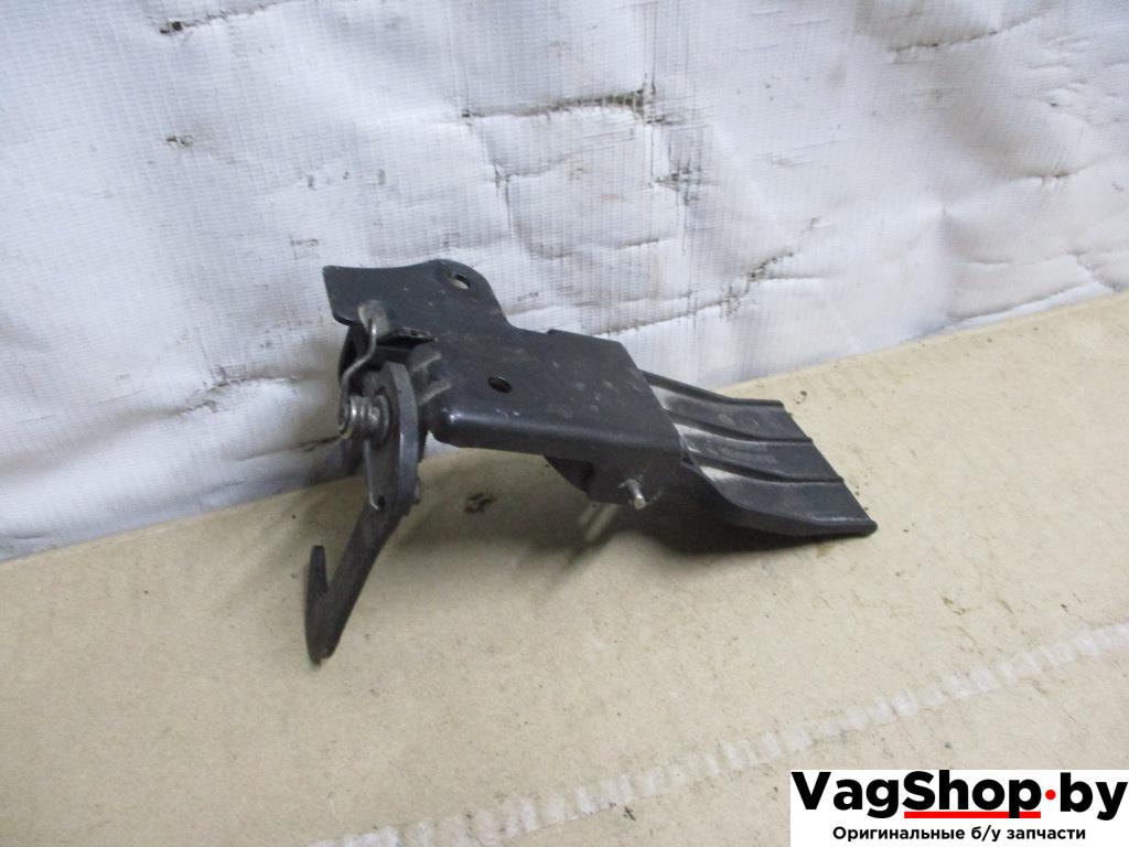 захватный крюк капота Audi A8 D4/4H 2011, 4.2 л., FSI, CDR, бензин, АКПП, серый, седан, полный привод, 4H0823485C - фото №1