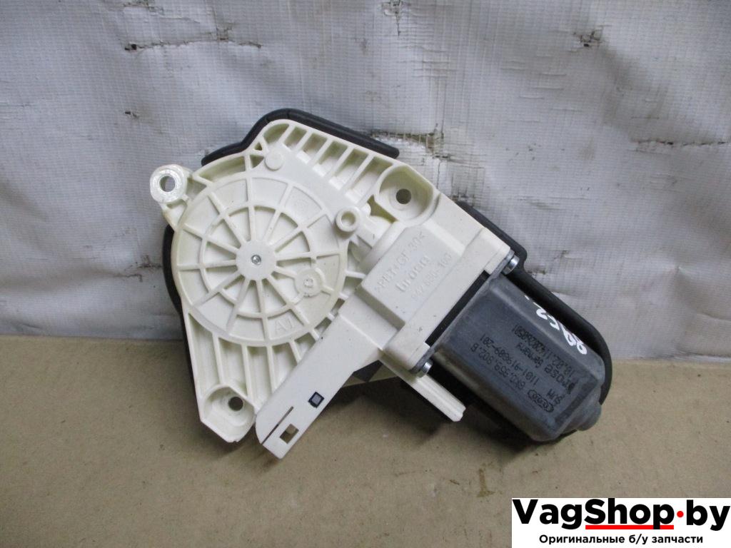 моторчик стеклоподъемника передний правый Audi A8 D4/4H 2011, 4.2 л., FSI, CDR, бензин, АКПП, серый, седан, полный привод, 8K0959802B - фото №1