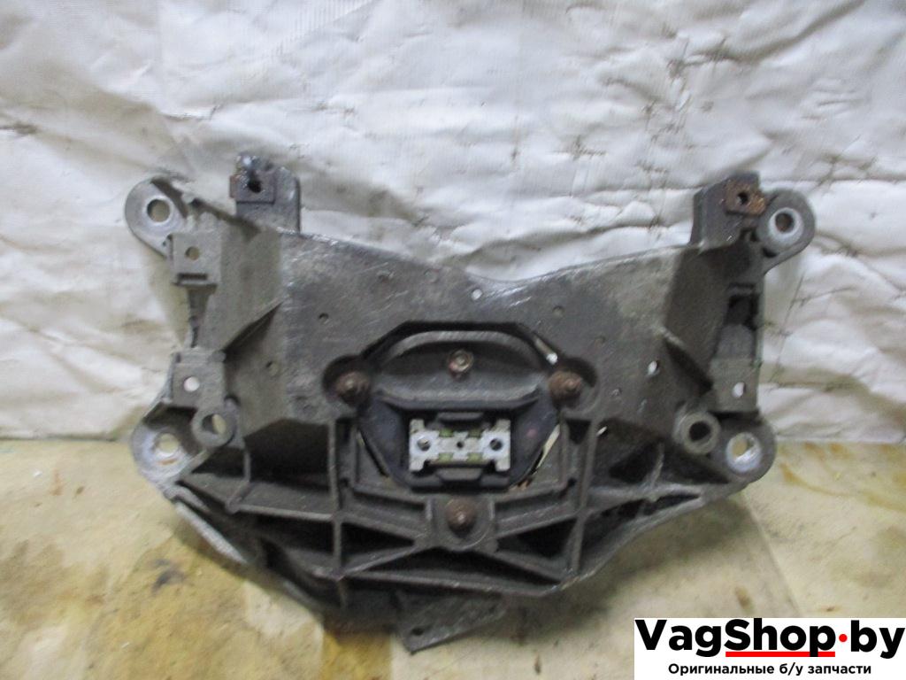 подушка крепления КПП Audi A8 D4/4H 2011, 4.2 л., FSI, CDR, бензин, АКПП, серый, седан, полный привод, 8K0399151CM - фото №1