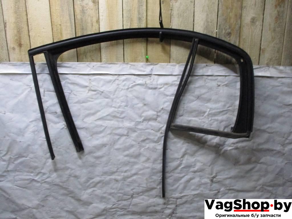 направляющая стекла Volkswagen Golf Plus 1 поколение 2007, 1.9 л., TDi, BLS, дизель, МКПП, сине-зеленый хамелеон, хетчбэк 5 дв., передний привод, 5M0845211F - фото №1