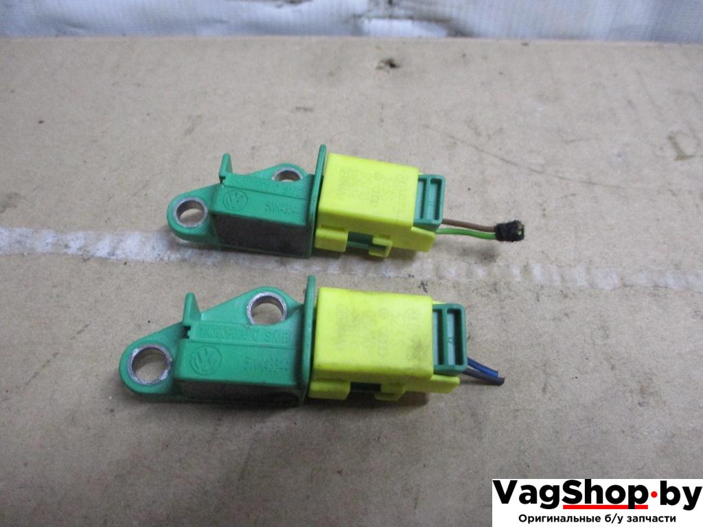 датчик удара Audi Q5 8R 2010, 2.0 л., TDi, CAH, дизель, АКПП, белый, внедорожник 5 дв., полный привод, 1K0909606C - фото №1