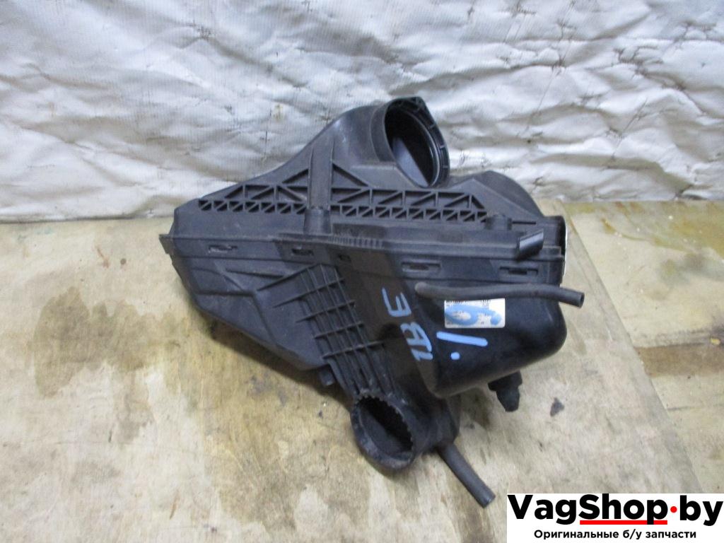 корпус воздушного фильтра Audi Q5 8R 2010, 2.0 л., TDi, CAH, дизель, АКПП, белый, внедорожник 5 дв., полный привод, 8K0133837T, 8K0133835AD - фото №1