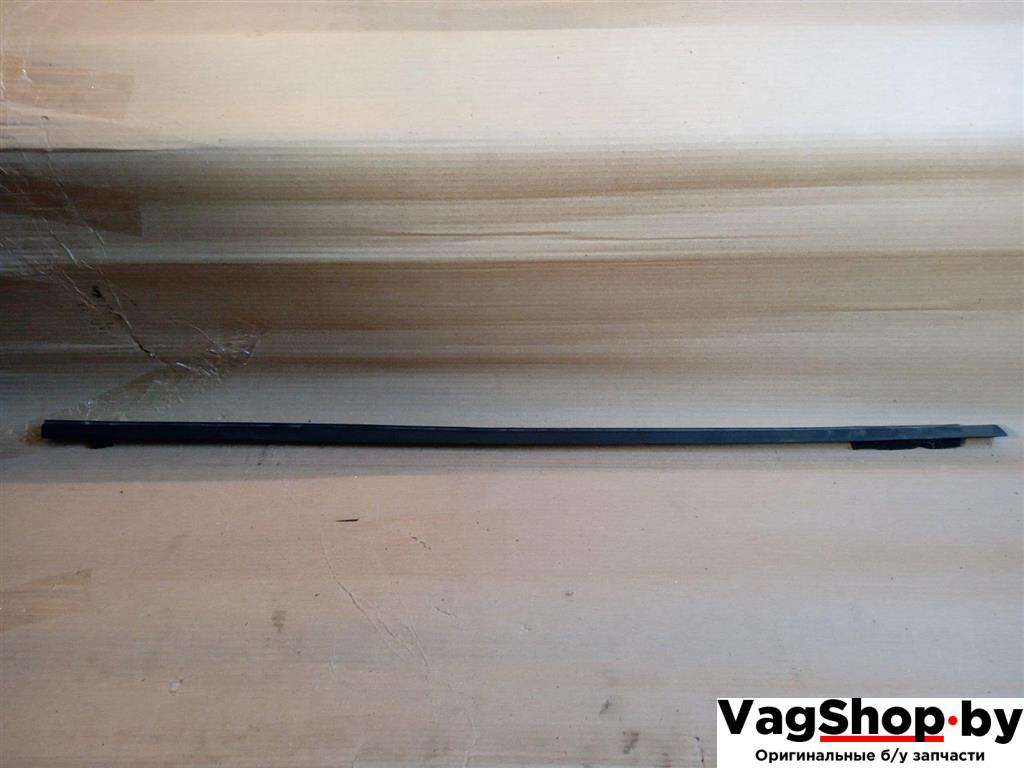 уплотнитель Audi A4 B7 2006, 2.0 л., TDi, BPW, дизель, МКПП, черный, универсал, передний привод, 8E0837477 - фото №1