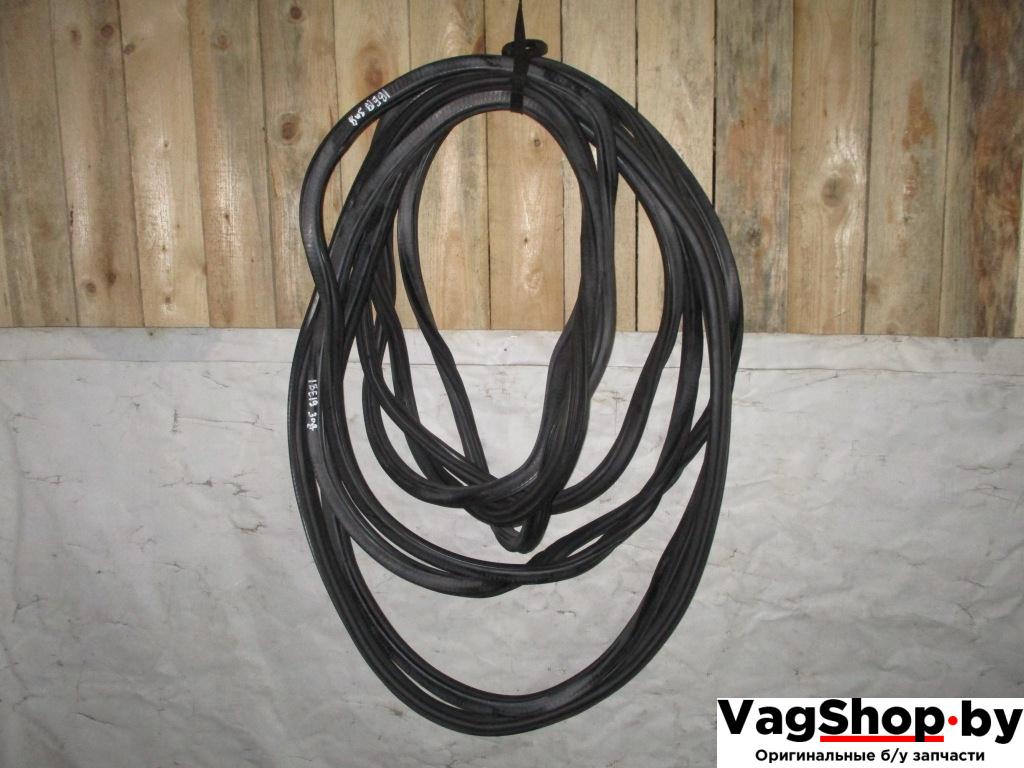 уплотнитель Audi Q5 8R 2010, 2.0 л., TDi, CAH, дизель, АКПП, белый, внедорожник 5 дв., полный привод, 8R0831721D, 8R0833721D - фото №1