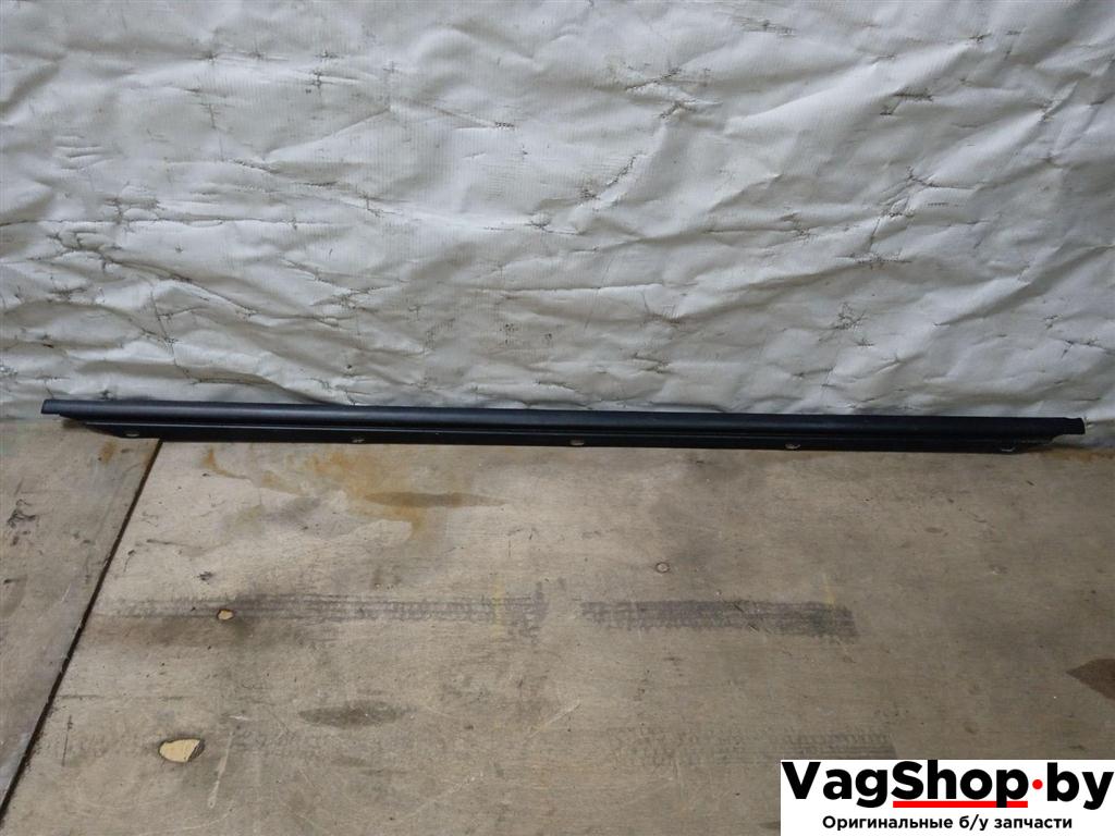 уплотнитель Volkswagen Golf Plus 1 поколение 2007, 1.9 л., TDi, BLS, дизель, МКПП, сине-зеленый хамелеон, хетчбэк 5 дв., передний привод, 5M0839477 - фото №1