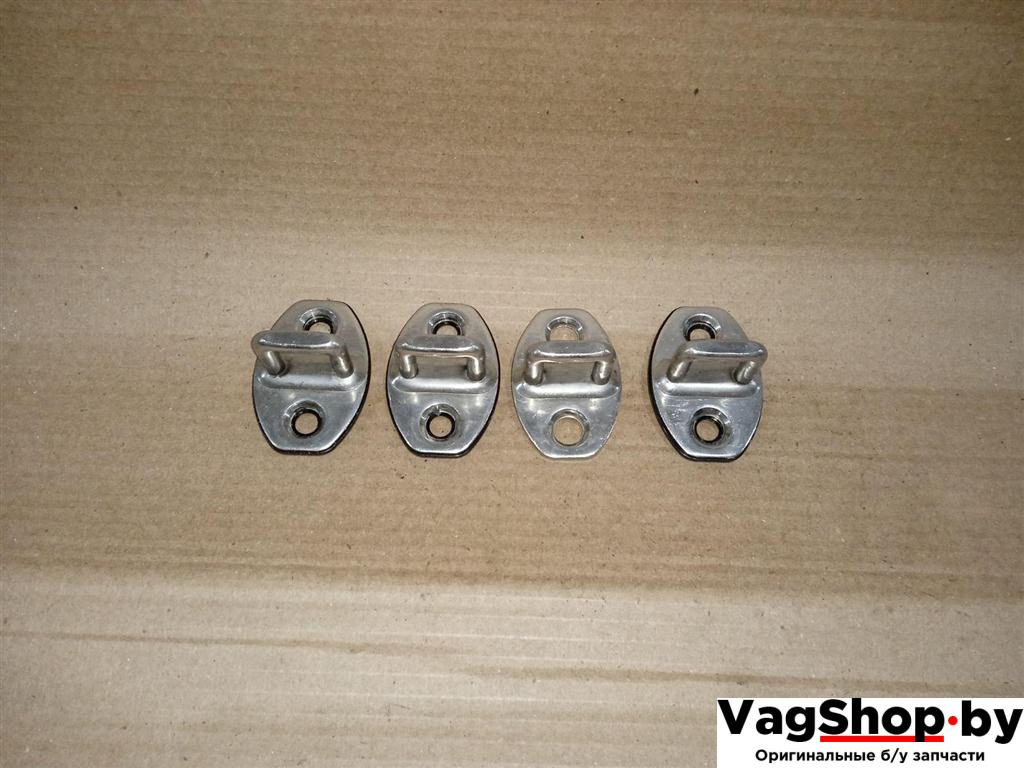 ответная часть (скоба) замка двери Audi Q5 8R 2010, 2.0 л., TDi, CAH, дизель, АКПП, белый, внедорожник 5 дв., полный привод, 8T0837033 - фото №1