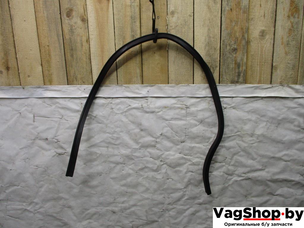 уплотнитель подкапотного пространства Volkswagen Passat B6 2006, 2.0 л., TDi, BKP, дизель, МКПП, черный, универсал, передний привод, 3C0823723 - фото №1