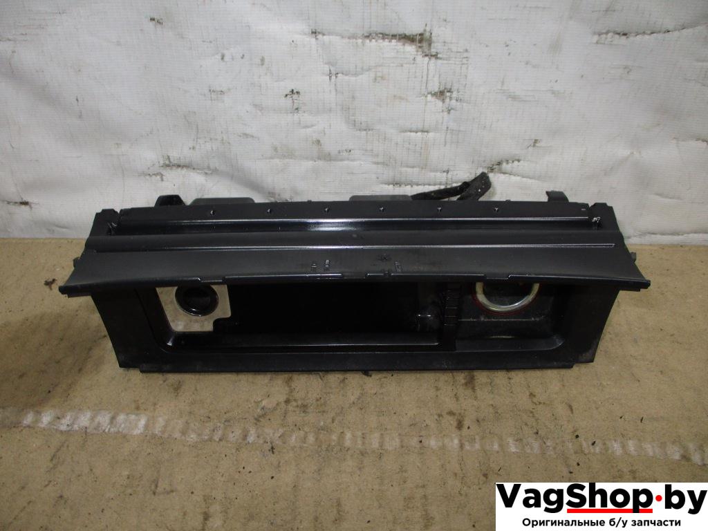 пепельница Volkswagen Passat B6 2006, 2.0 л., TDi, BKP, дизель, МКПП, черный, универсал, передний привод, 3C0863284A, 3C0857961A - фото №1