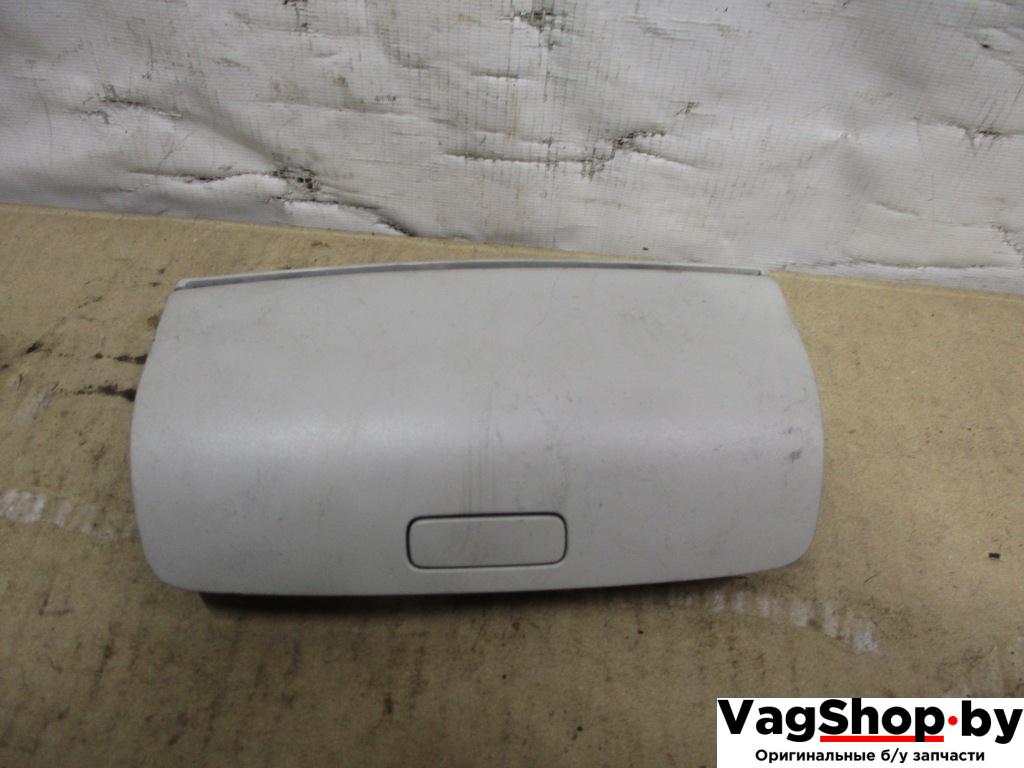 очечник Volkswagen Passat B6 2006, 2.0 л., TDi, BKP, дизель, МКПП, черный, универсал, передний привод, 1K0868837 - фото №1