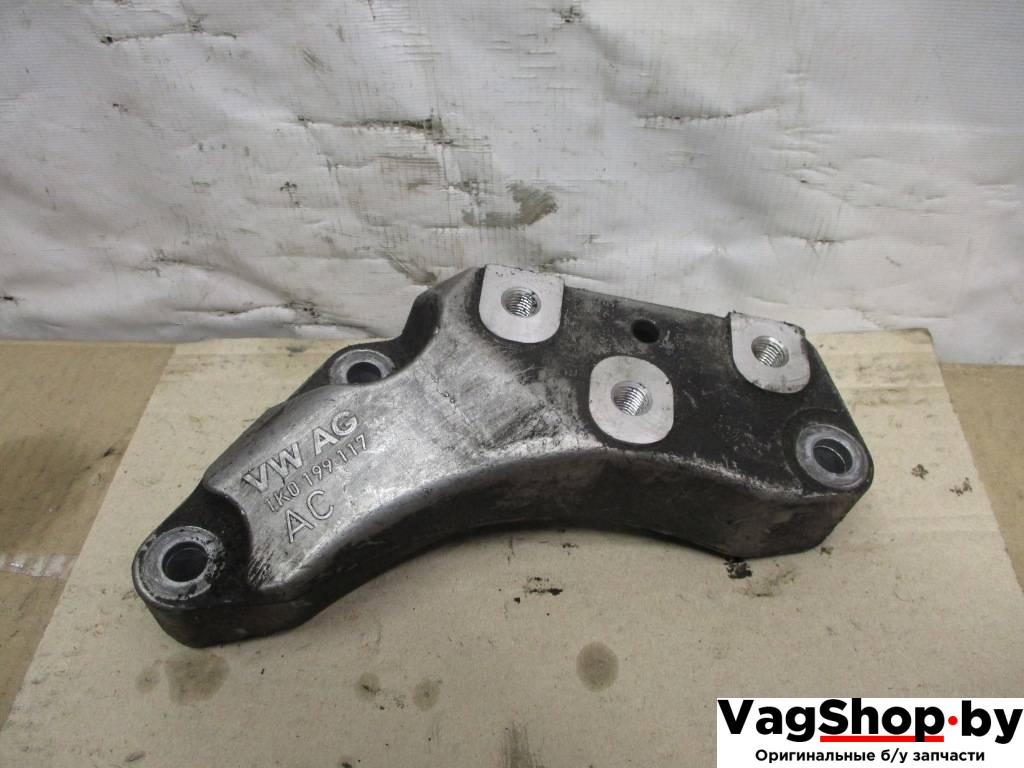 кронштейн КПП Volkswagen Passat B6 2006, 2.0 л., TDi, BKP, дизель, МКПП, черный, универсал, передний привод, 1K0199117AC - фото №1