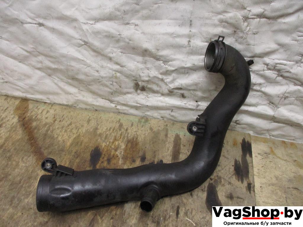 патрубок интеркулера Volkswagen Passat B6 2006, 2.0 л., TDi, BKP, дизель, МКПП, черный, универсал, передний привод, 1K0129654K - фото №1