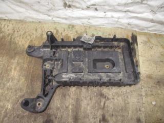 полка аккумулятора Volkswagen Caddy 3 поколение [рестайлинг] 2011, 2.0 л., TDi, CFH, дизель, МКПП, белый, минивэн, передний привод, 1K0915333H