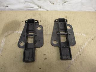 кронштейн (крепление) Volkswagen Caddy 3 поколение [рестайлинг] 2011, 2.0 л., TDi, CFH, дизель, МКПП, белый, минивэн, передний привод, 2K5883285