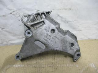 кронштейн двигателя Volkswagen Caddy 3 поколение [рестайлинг] 2011, 2.0 л., TDi, CFH, дизель, МКПП, белый, минивэн, передний привод, 03L199207