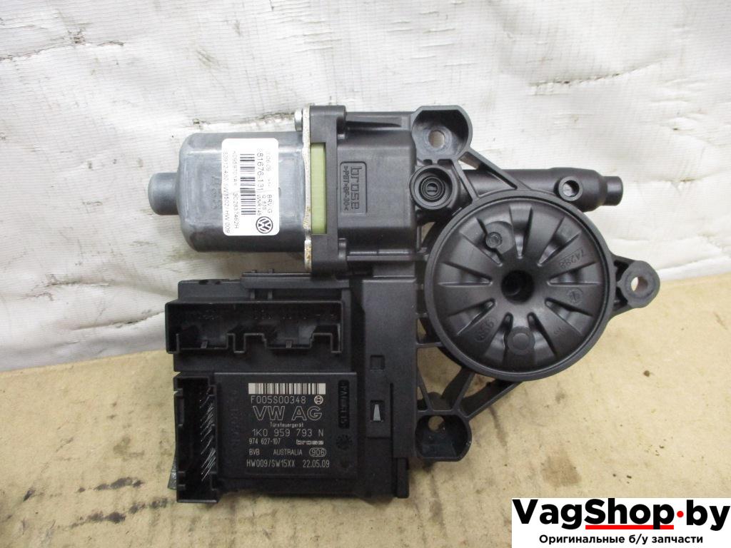 моторчик стеклоподъемника передний правый Volkswagen Passat B6 2009, 2.0 л., TDi, CBA, дизель, АКПП, белый, седан, передний привод, 1K0959793N, 3C2837462H - фото №1