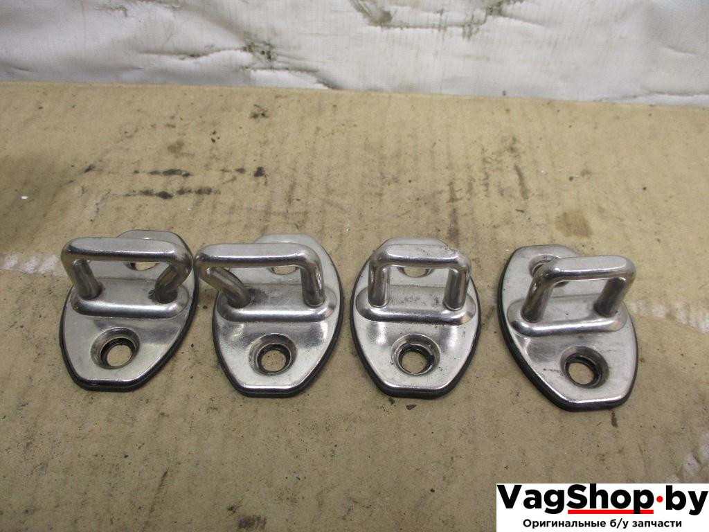 ответная часть (скоба) замка двери Volkswagen Passat B6 2009, 2.0 л., TDi, CBA, дизель, АКПП, белый, седан, передний привод, 3C0837003B, 3C0837003C - фото №1