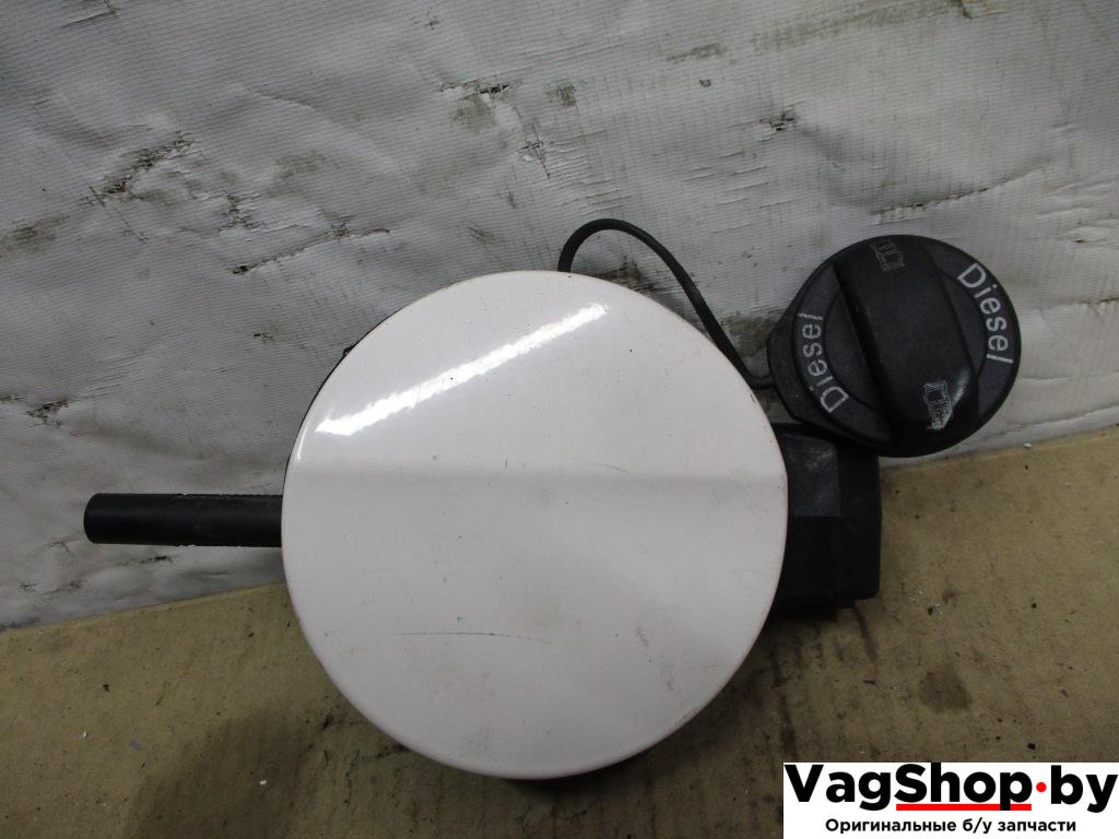 лючок топливного бака Volkswagen Passat B6 2009, 2.0 л., TDi, CBA, дизель, АКПП, белый, седан, передний привод, 3C5809857B - фото №1