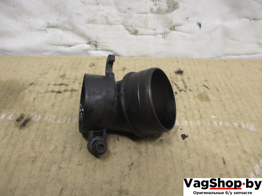 патрубок турбины Volkswagen Tiguan 1 поколение 2010, 2.0 л., TDi, CFF, дизель, МКПП, черный, внедорожник 5 дв., передний привод, 5N0129635 - фото №1