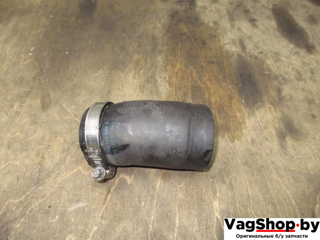 патрубок интеркулера Volkswagen Tiguan 1 поколение 2010, 2.0 л., TDi, CFF, дизель, МКПП, черный, внедорожник 5 дв., передний привод, 5N0145828E - фото №1