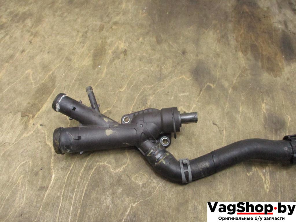 фланец (тройник) системы охлаждения Volkswagen Tiguan 1 поколение 2010, 2.0 л., TDi, CFF, дизель, МКПП, черный, внедорожник 5 дв., передний привод, 03L121131AA - фото №1