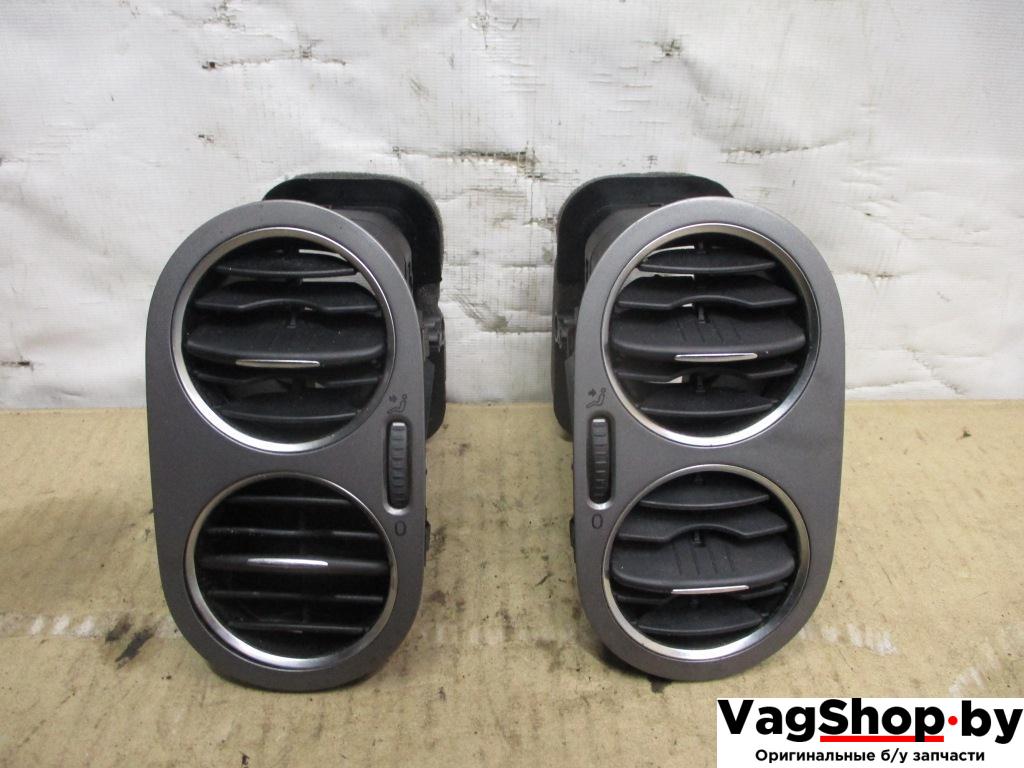 дефлектор обдува салона Volkswagen Tiguan 1 поколение 2010, 2.0 л., TDi, CFF, дизель, МКПП, черный, внедорожник 5 дв., передний привод, 5N0819703A, 5N0819704A - фото №1