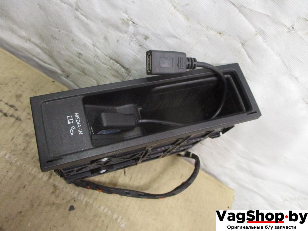 блок управления мультимедия Volkswagen Tiguan 1 поколение 2010, 2.0 л., TDi, CFF, дизель, МКПП, черный, внедорожник 5 дв., передний привод, 5N0035341D - фото №1