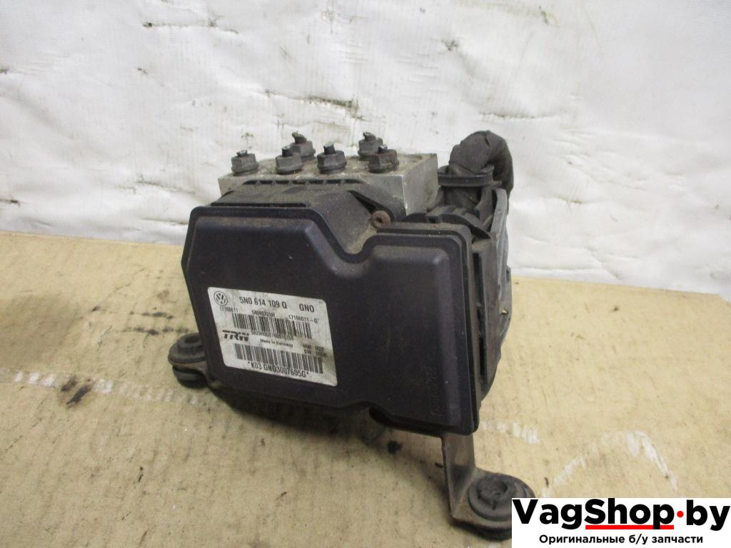 блок ABS Volkswagen Tiguan 1 поколение 2010, 2.0 л., TDi, CFF, дизель, МКПП, черный, внедорожник 5 дв., передний привод, 5N0614109Q - фото №1