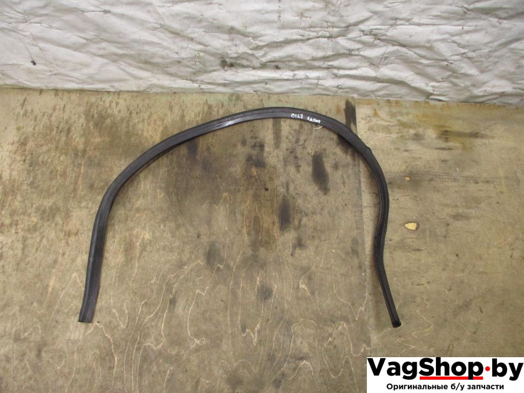 уплотнитель подкапотного пространства Volkswagen Tiguan 1 поколение 2010, 2.0 л., TDi, CFF, дизель, МКПП, черный, внедорожник 5 дв., передний привод, 5N0823723B - фото №1