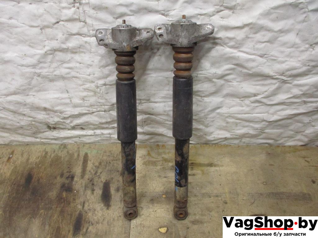 амортизатор задний Volkswagen Tiguan 1 поколение 2010, 2.0 л., TDi, CFF, дизель, МКПП, черный, внедорожник 5 дв., передний привод, 5N0513049K - фото №1