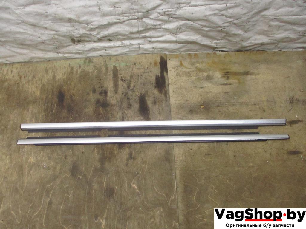 уплотнитель Volkswagen Tiguan 1 поколение 2010, 2.0 л., TDi, CFF, дизель, МКПП, черный, внедорожник 5 дв., передний привод, 5N0839475D, 5N0839476D - фото №1