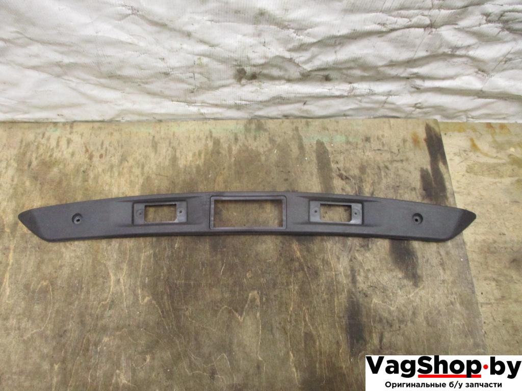 накладка декоративная Volkswagen Tiguan 1 поколение 2010, 2.0 л., TDi, CFF, дизель, МКПП, черный, внедорожник 5 дв., передний привод, 5N0827287A - фото №1