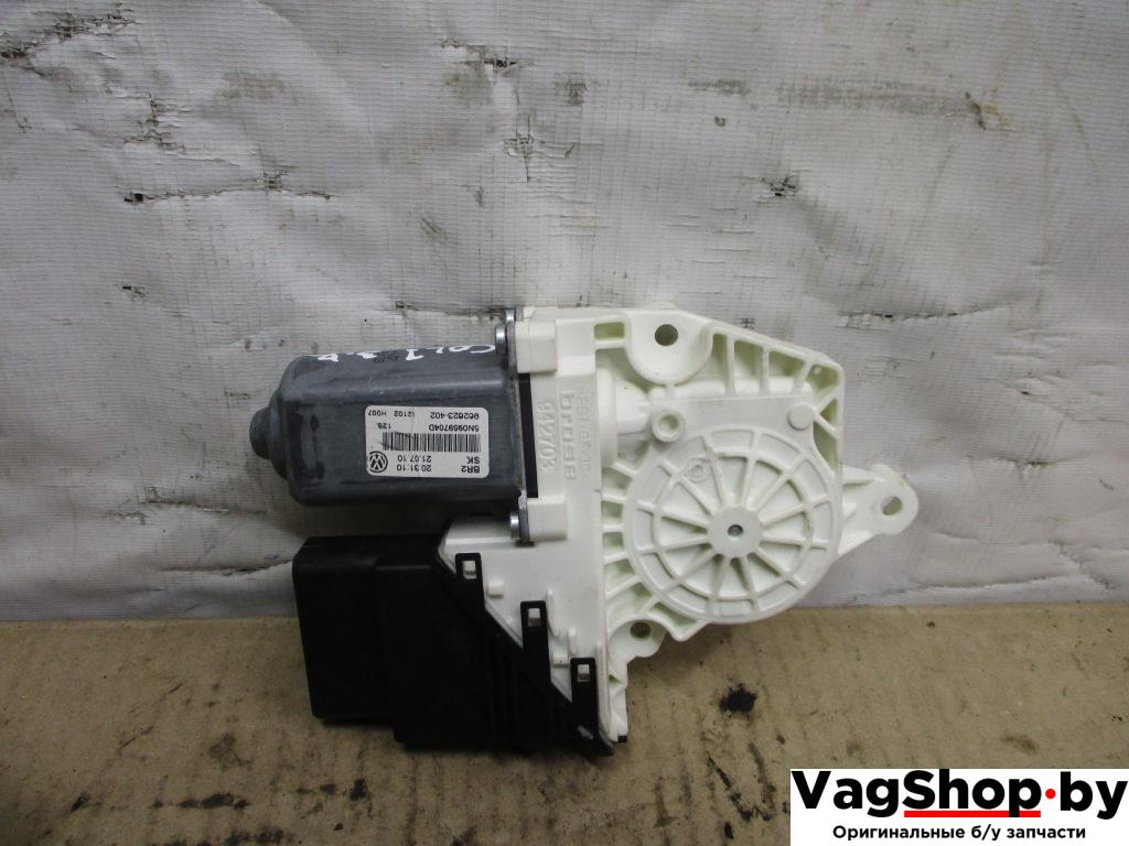 моторчик стеклоподъемника задний правый Volkswagen Tiguan 1 поколение 2010, 2.0 л., TDi, CFF, дизель, МКПП, черный, внедорожник 5 дв., передний привод, 5K0959795, 5N0959704D - фото №1