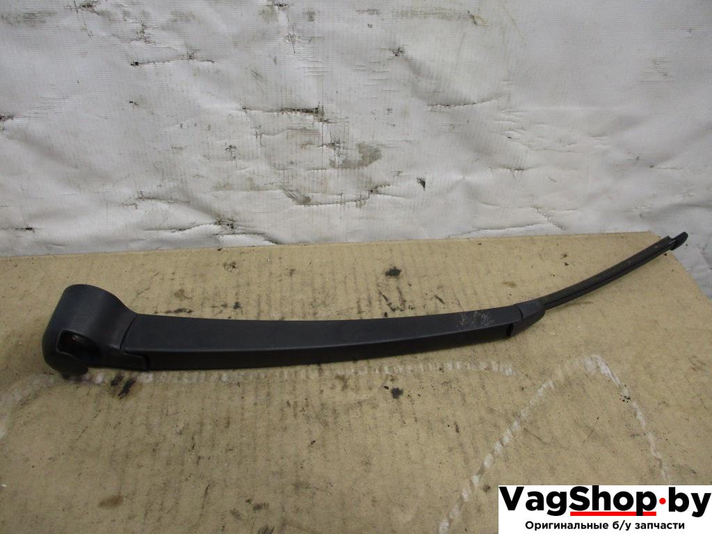 щеткодержатель задний Volkswagen Tiguan 1 поколение 2010, 2.0 л., TDi, CFF, дизель, МКПП, черный, внедорожник 5 дв., передний привод, 1T0955707A - фото №1