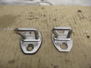 ответная часть (скоба) замка двери Volkswagen Tiguan 1 поколение 2010, 2.0 л., TDi, CFF, дизель, МКПП, черный, внедорожник 5 дв., передний привод, 3C0837033B