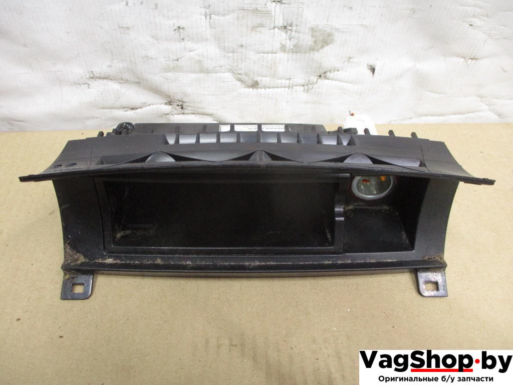 пепельница Volkswagen Touareg 2 поколение 2011, 3.6 л., FSI, CGR, бензин, АКПП, черный, внедорожник 5 дв., полный привод, 7P1857961A - фото №1