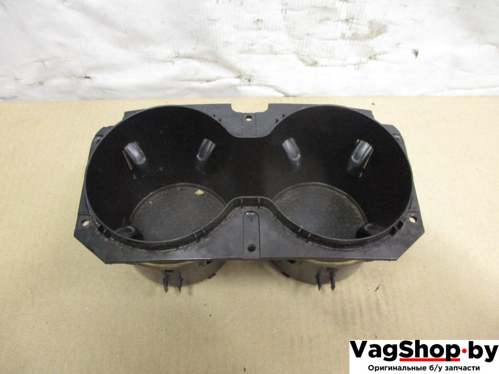 подстаканник Volkswagen Touareg 2 поколение 2011, 3.6 л., FSI, CGR, бензин, АКПП, черный, внедорожник 5 дв., полный привод, 7P6858602 - фото №1