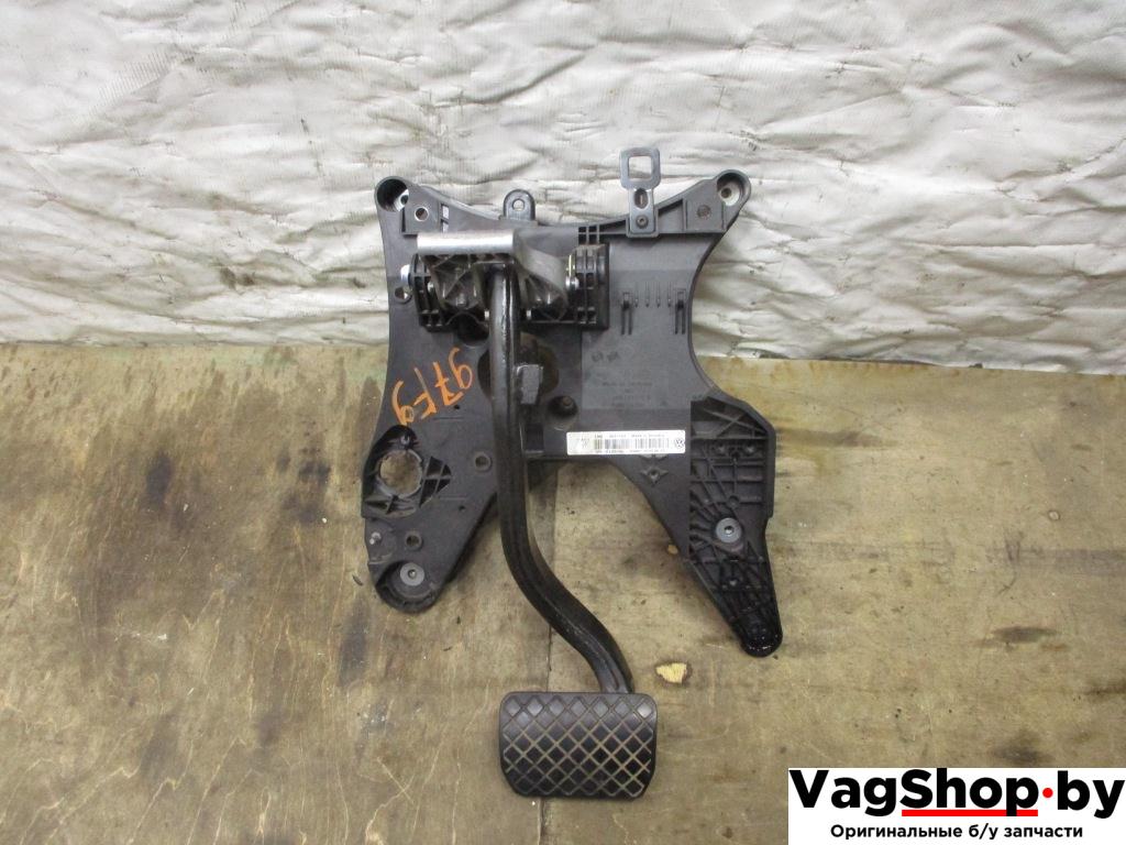 педаль тормоза Volkswagen Touareg 2 поколение 2011, 3.6 л., FSI, CGR, бензин, АКПП, черный, внедорожник 5 дв., полный привод, 7P0723142F, 7P0723117B - фото №1