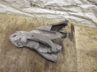 кронштейн двигателя Volkswagen Touareg 2 поколение 2011, 3.6 л., FSI, CGR, бензин, АКПП, черный, внедорожник 5 дв., полный привод, 03H199308