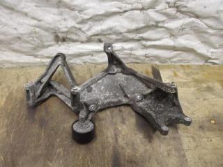 кронштейн двигателя Volkswagen Touareg 2 поколение 2011, 3.6 л., FSI, CGR, бензин, АКПП, черный, внедорожник 5 дв., полный привод, 03H260087E