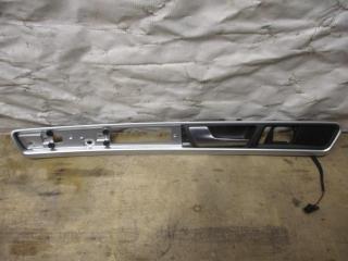 накладка двери (крышки) багажника Volkswagen Touareg 2 поколение 2011, 3.6 л., FSI, CGR, бензин, АКПП, черный, внедорожник 5 дв., полный привод, 7P6867409A