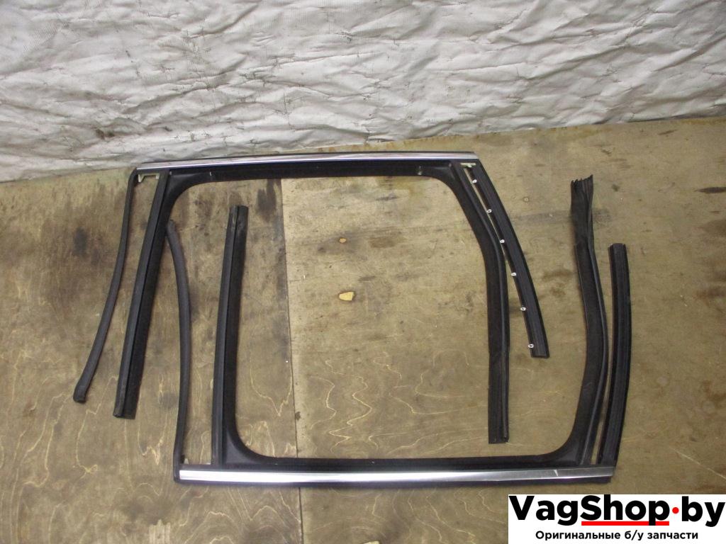 направляющая стекла Volkswagen Touareg 2 поколение 2011, 3.6 л., FSI, CGR, бензин, АКПП, черный, внедорожник 5 дв., полный привод - фото №1