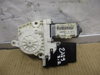 моторчик стеклоподъемника задний правый Volkswagen Touran 1 поколение [рестайлинг] 2007, 1.9 л., TDi, BXE, дизель, МКПП, черный, минивэн, передний привод, 1K0959794E, 1K0959704J