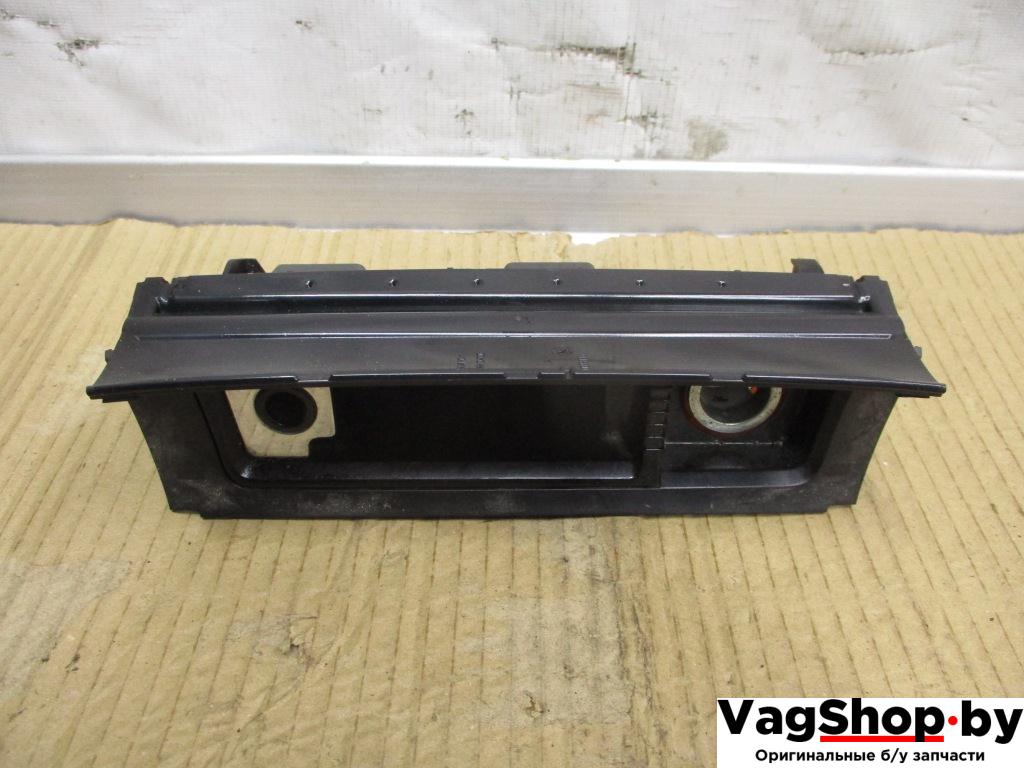 пепельница Volkswagen Passat B6 2006, 2.0 л., TDi, BKP, дизель, МКПП, черный, универсал, передний привод, 3C0863284A, 3C0857961A - фото №1